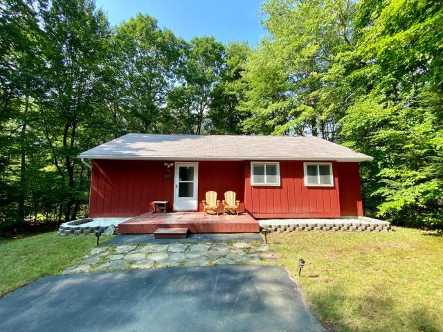 Escape to a 3-Bedroom Cabin in Lower Catskills