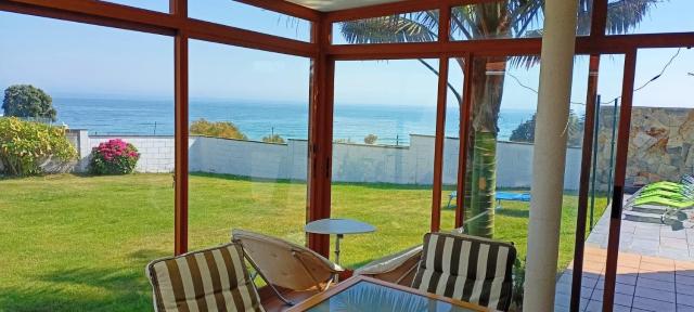 CASA EN PLAYA DE RAZO CON JARDIN Y VISTAS AL MAR