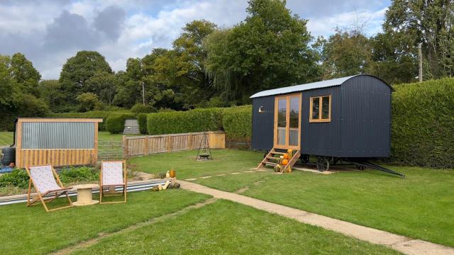 Shepherds Hut at Cedar Gables