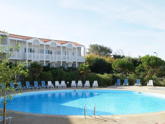 Apartment with sea or pool views