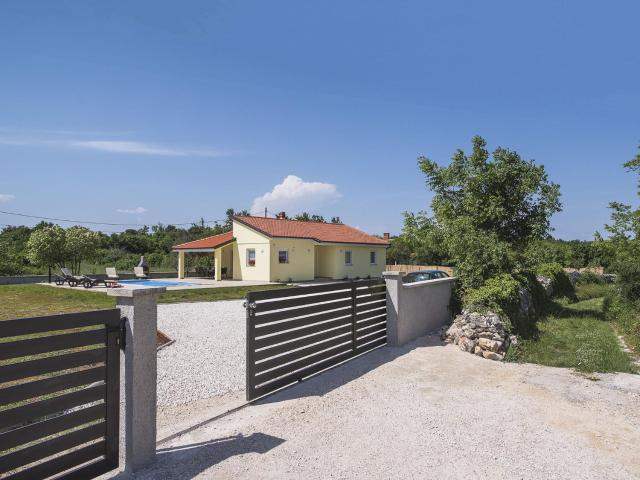 Modern Villa with Pool and Parasol in Marcana