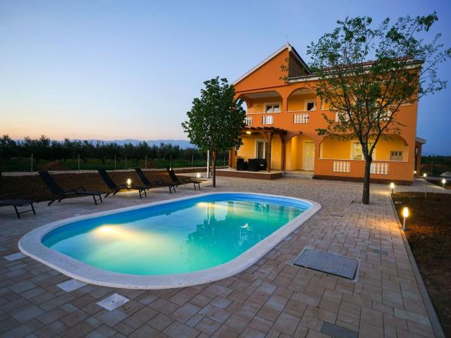 Charming Holiday Home in Prkos with Swimming Pool