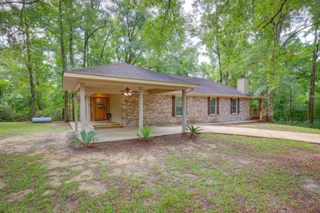 Peaceful Lucedale Hideaway on Private Acerage!