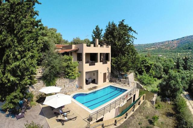 Holiday home with pool