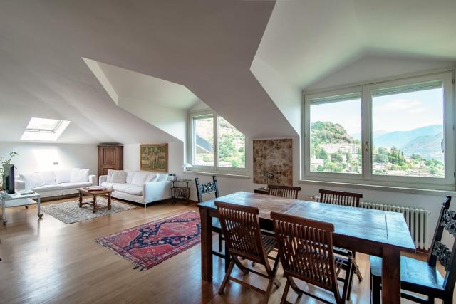 I D'A Charming Penthouse - LAKE VIEW- Como- House-130 mt-2 double bedrooms and 2 double bathrooms a spacious living room-Full equipped kitchen-Private garden and terrace-Private covered parking