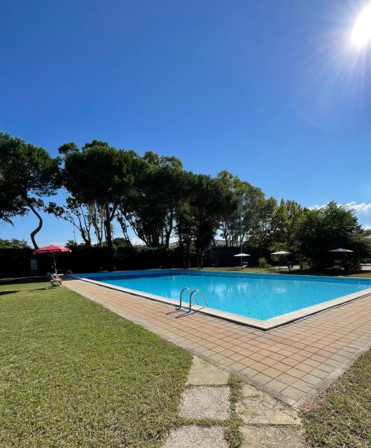 Villetta 8 - Piscina e campi da gioco - Narramondo Villas