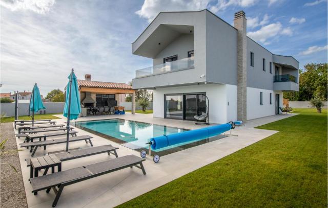 4 Bedroom Beautiful Home In Rebici