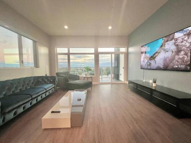 Luxe Corner Penthouse 1BR Condo on Sunset