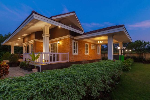 StayVista's Wandering Greens - Mountain-View Villa with Pool, Spacious Lawn & Balcony