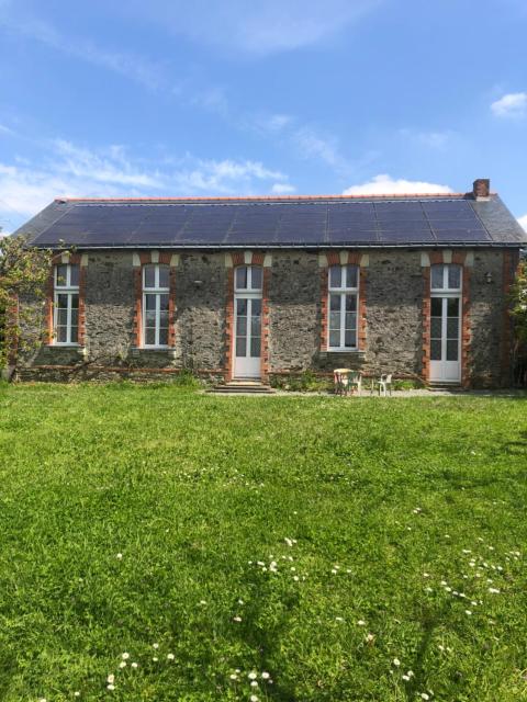 Gîte -Belle Maison dans une ancienne école-Tarif réduit hors WE !