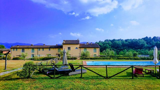 SunnySide Pool and relax in Lucca hills