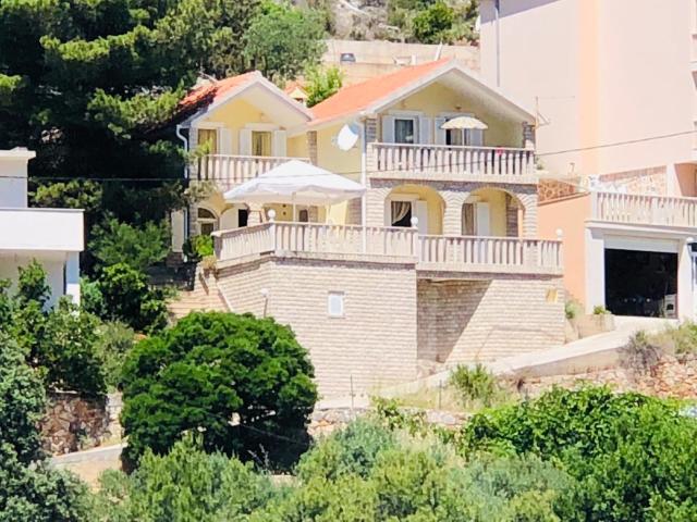 HVAR BEACH VILLA