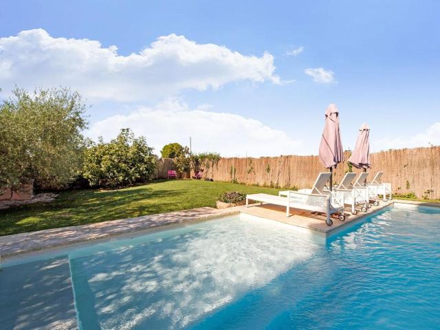 Lively holiday home in Fraga with private pool