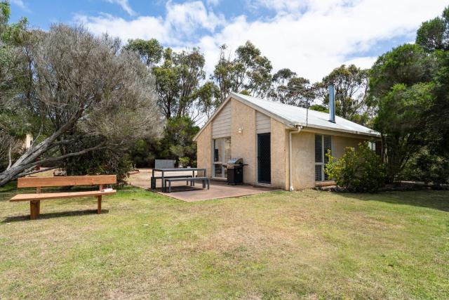 Bells Beach Cottages - Pet friendly cottage with wood heater