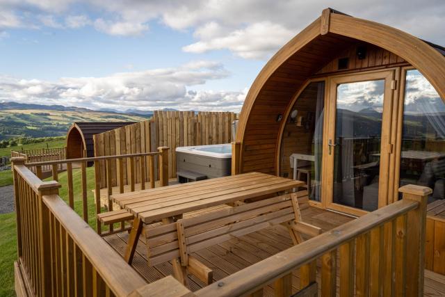 Farragon Luxury Glamping Pod with Hot Tub & Pet Friendly at Pitilie Pods