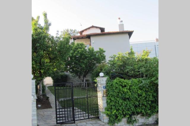 Traditional villa appartment with garden, also for gatherings ,15 minutes from Thessaloniki airport