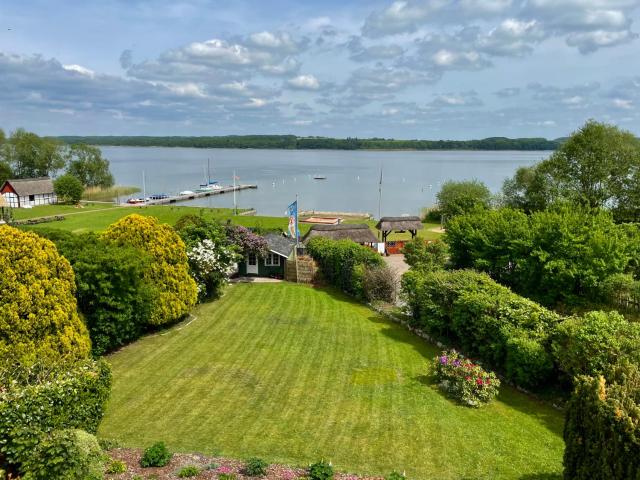 Traumhafter Seeblick mit großer Terrasse