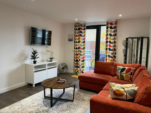 Modern en-suite room and self catering in london