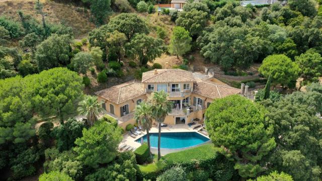 Villa Darius Belle et grande villa, piscine, clim, vue mer Cavalaire sur Mer