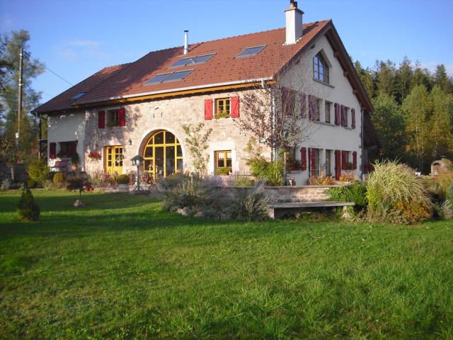 "Chambre Merisier" dans une ferme avec étang privé au coeur de la région des mille étangs, Faucogney-et-La-Mer