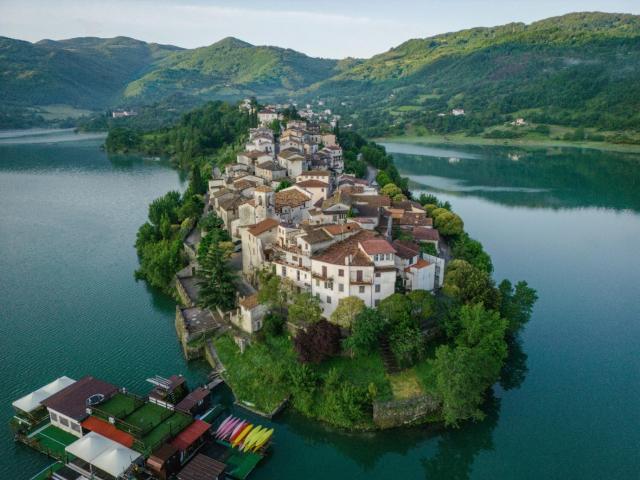 Letizia lake house panoramic view