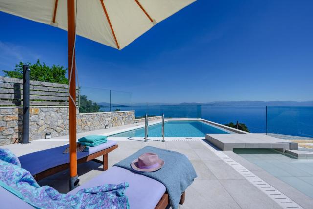 Sea & Cliff Luxury Suites