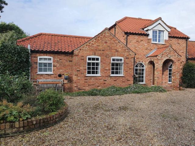 willow tree farm cottage with BBQ hut