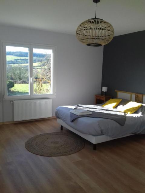 Agréable chambre meublée, vue sur la vallée de l'Auxois