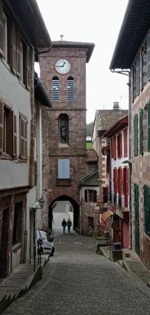 Saint Jean Pied de Port. Centre Ville. Rue Piétonne