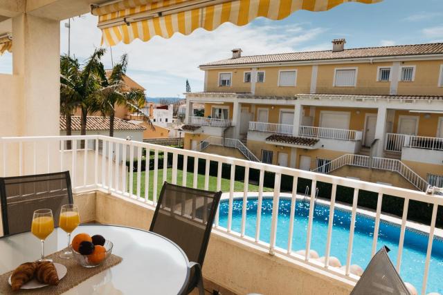 Townhouse with terraces and communal pool