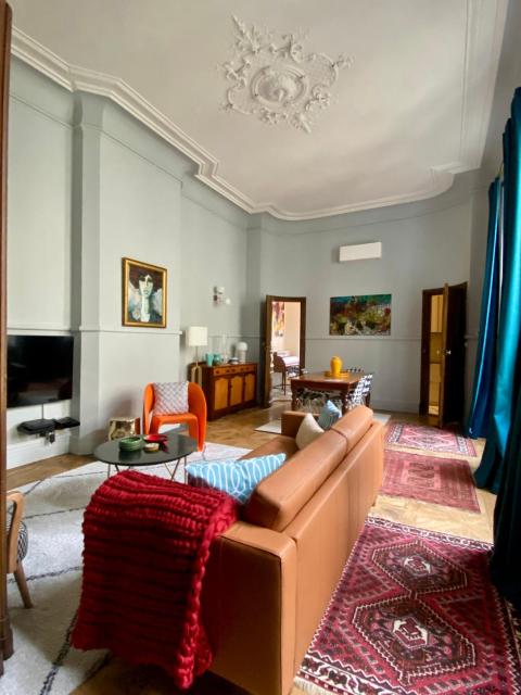 4 Star CARCASSONNE HISTORIC DUPLEX air conditioned APARTEMENT d`ÉGLANTINE