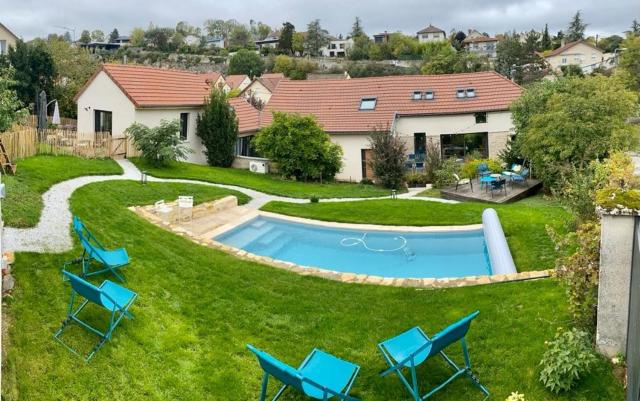 Proche centre ville, gîte 4 étoiles avec piscine