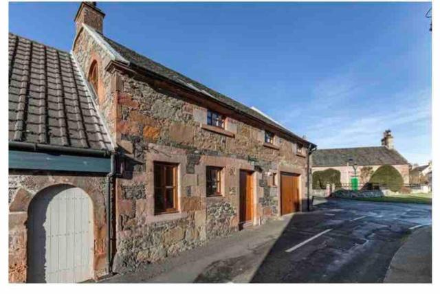 The Stables, charming converted, 2 bedroom Cottage, Melrose