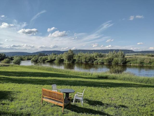 Schöne Wohnung, direkt an der Weser, mit Kaminofen