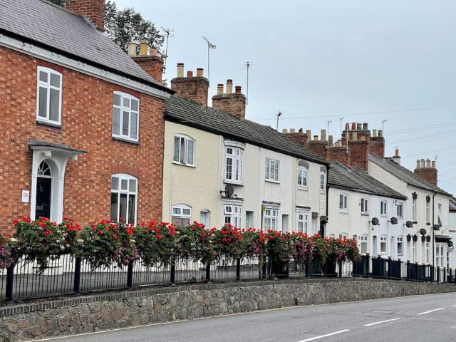 Beautiful, 1 Bedroom Renovated Cottage