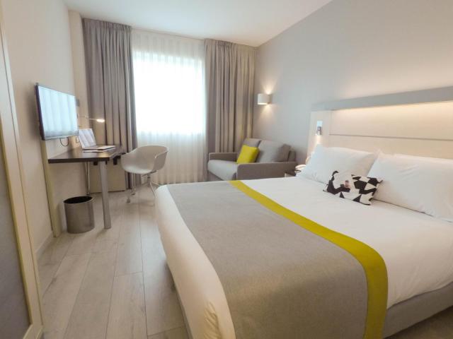 Holiday Inn Express Pamplona, an IHG Hotel