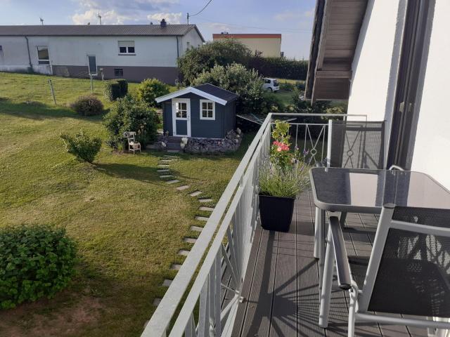 EIFELSTERN-Schöne Ferienwohnung mit Balkon