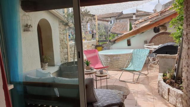 Maison avec Jacuzzi et terrasse sur les toits