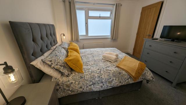 Chy Lowen Private rooms with kitchen, dining room and garden access close to Eden Project & beaches