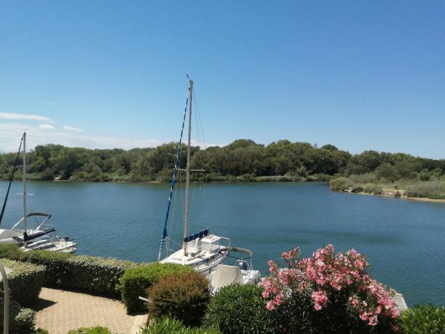 VUE LAGUNE ET BATEAUX A 100M DE LA PLAGE