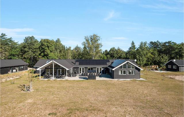 Cozy Home In Frederiksværk With Outdoor Swimming Pool