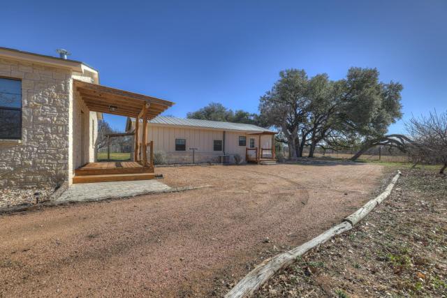 Willies House with Country Views - Shared Party Barn