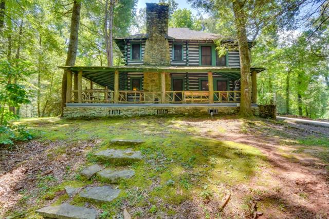 Log Cabin Rental Near Table Rock State Park!