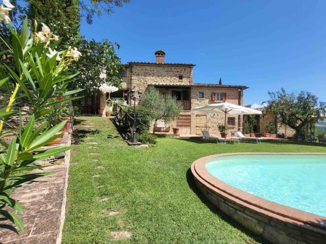 Luxury Tuscan Farm Stay, 1 bedroom with a pool