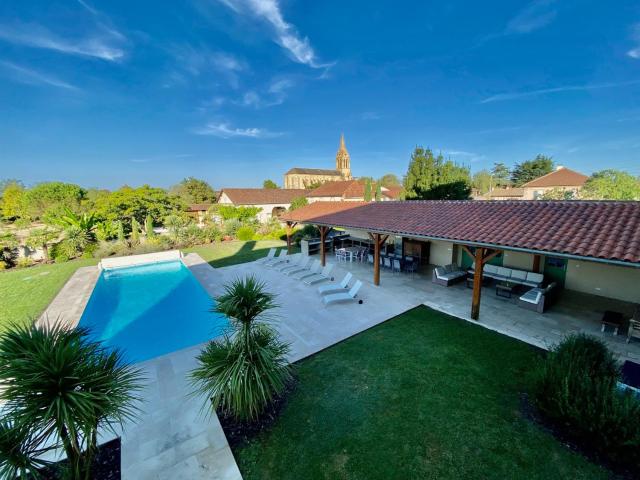 Large House near Marciac & Heated Salt Water Pool