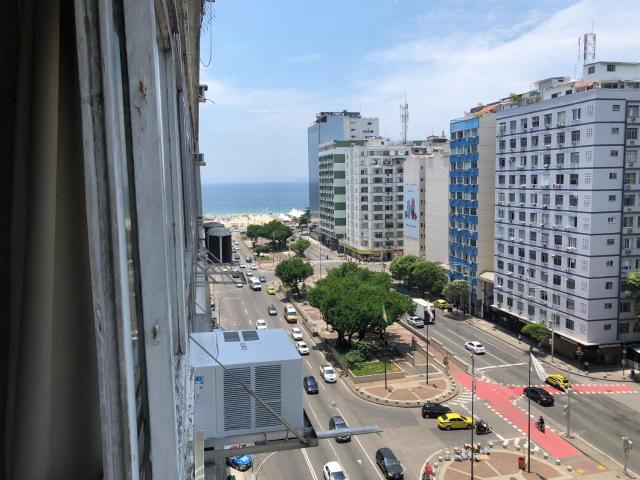 Apartamento em Copacabana com vista lateral do mar