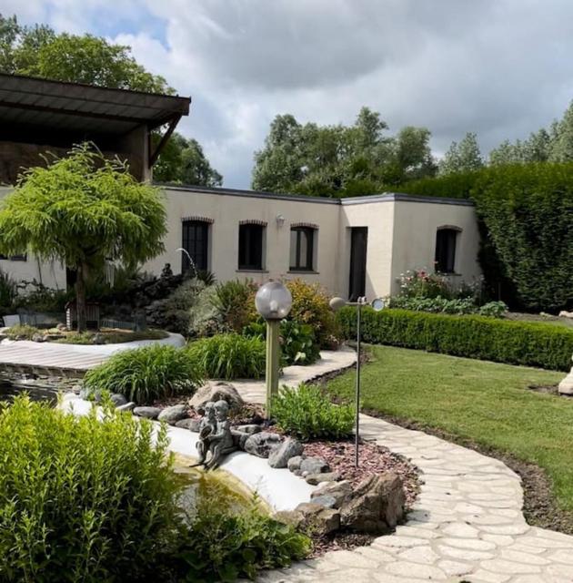 Appartement calme au coeur du jardin