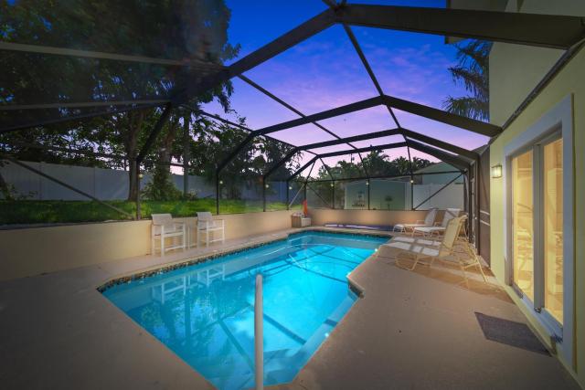 Jensen Beach pool home w/ Guest Suite