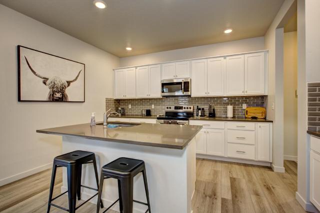 Hygee House Brand New Construction near Ford Idaho Center and I-84! Plush and lavish furniture, warm tones to off-set the new stainless appliances, play PingPong in the garage or basketball at the neighborhood park