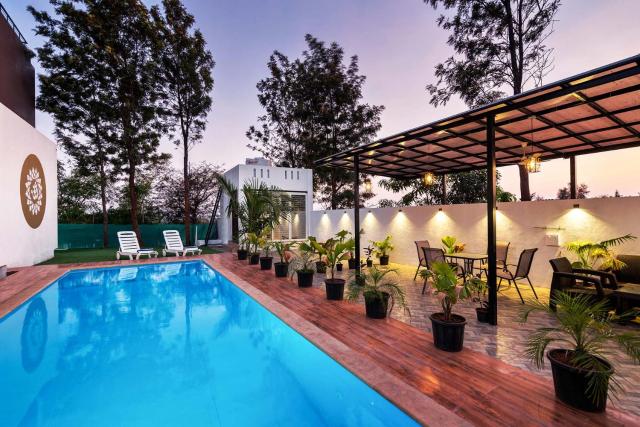 StayVista's Vinho Sunsets - Farm-View Villa Near Sula with Pool & Terrace